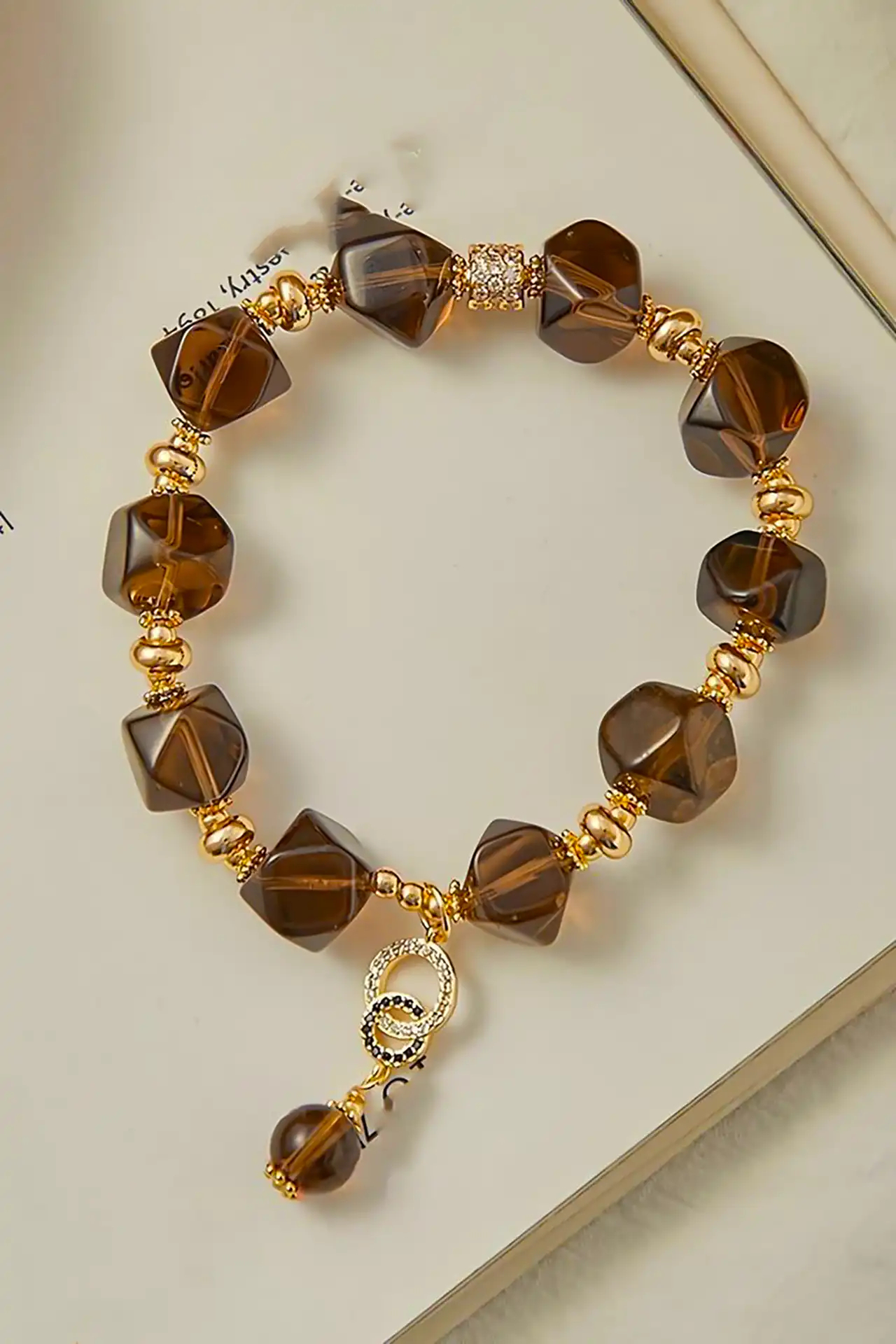 دستبند با مهره رنگی