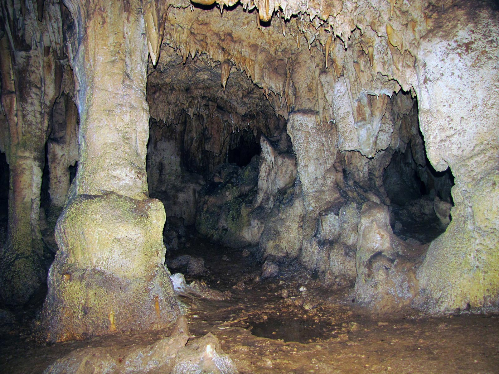 غار قلعه کرد 2