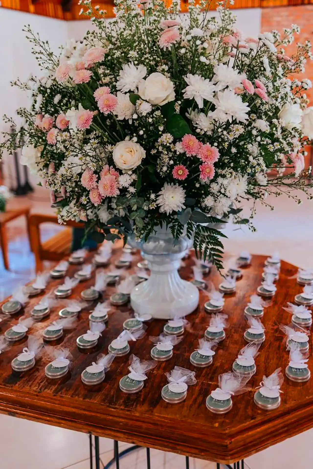 چیدمان میز برای گیفت عروسی 