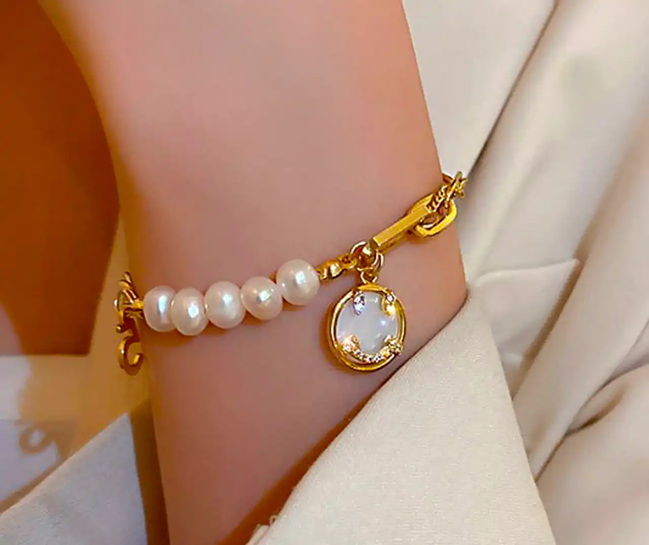 دستبند طلا مروارید زنانه