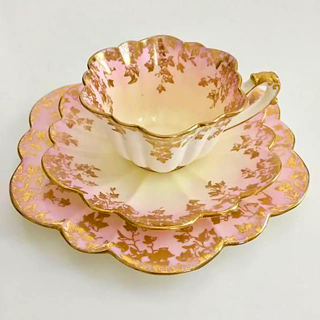 مدل فنجون و نعلبکی سلطنتی وینتیج