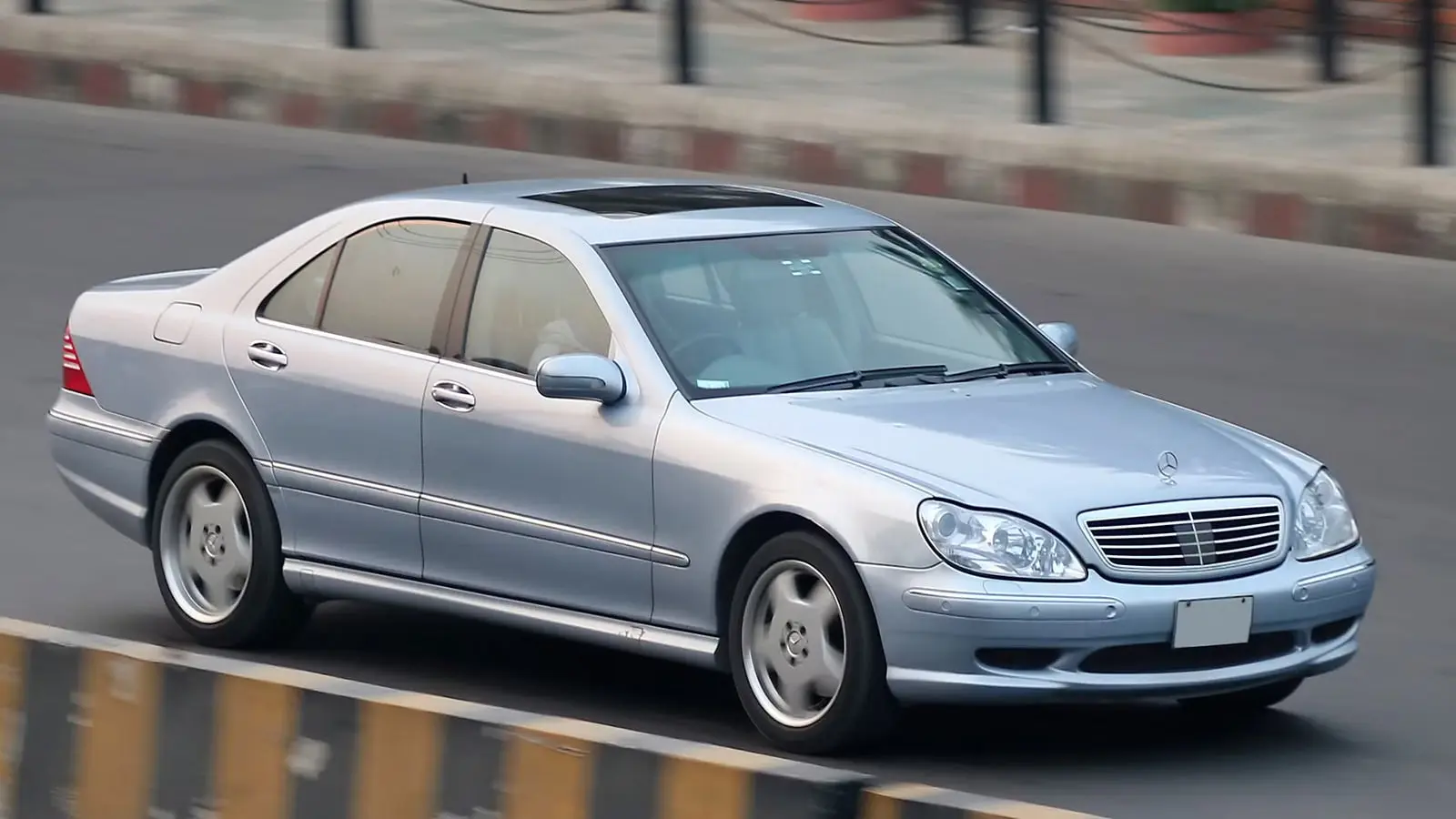 مرسدسبنز S-Class نسل W220