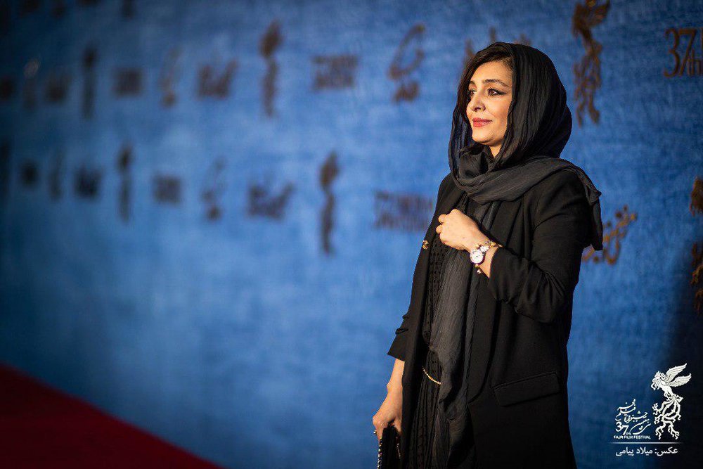 حمید فرخ‌نژاد، ساره بیات و بازیگران «سمفونی نهم» در مراسم فرش قرمز جشنواره فجر