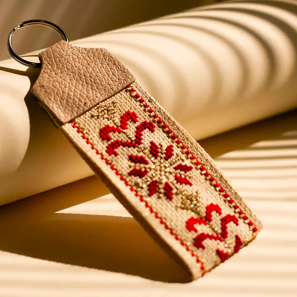 آویز دستساز کیوت