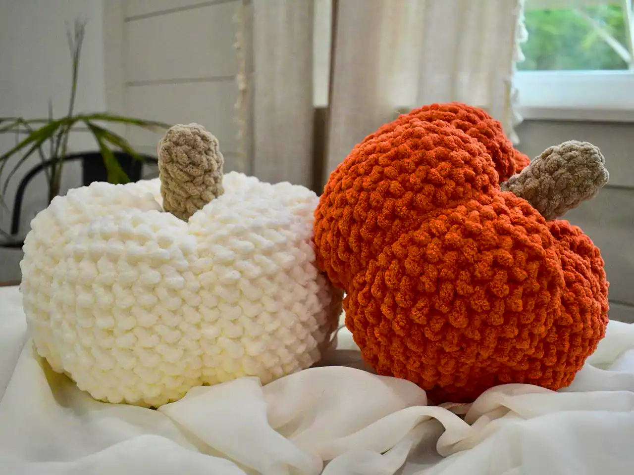 کوسن بافتنی طرح کدو تنبل