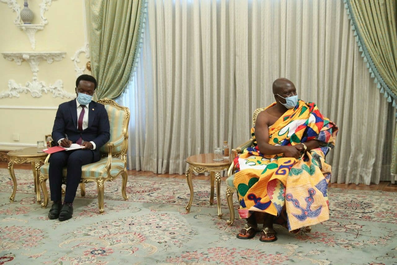 لباس سنتی و نیمه برهنه سفیر جدید غنا در دیدار رسمی با حسن روحانی