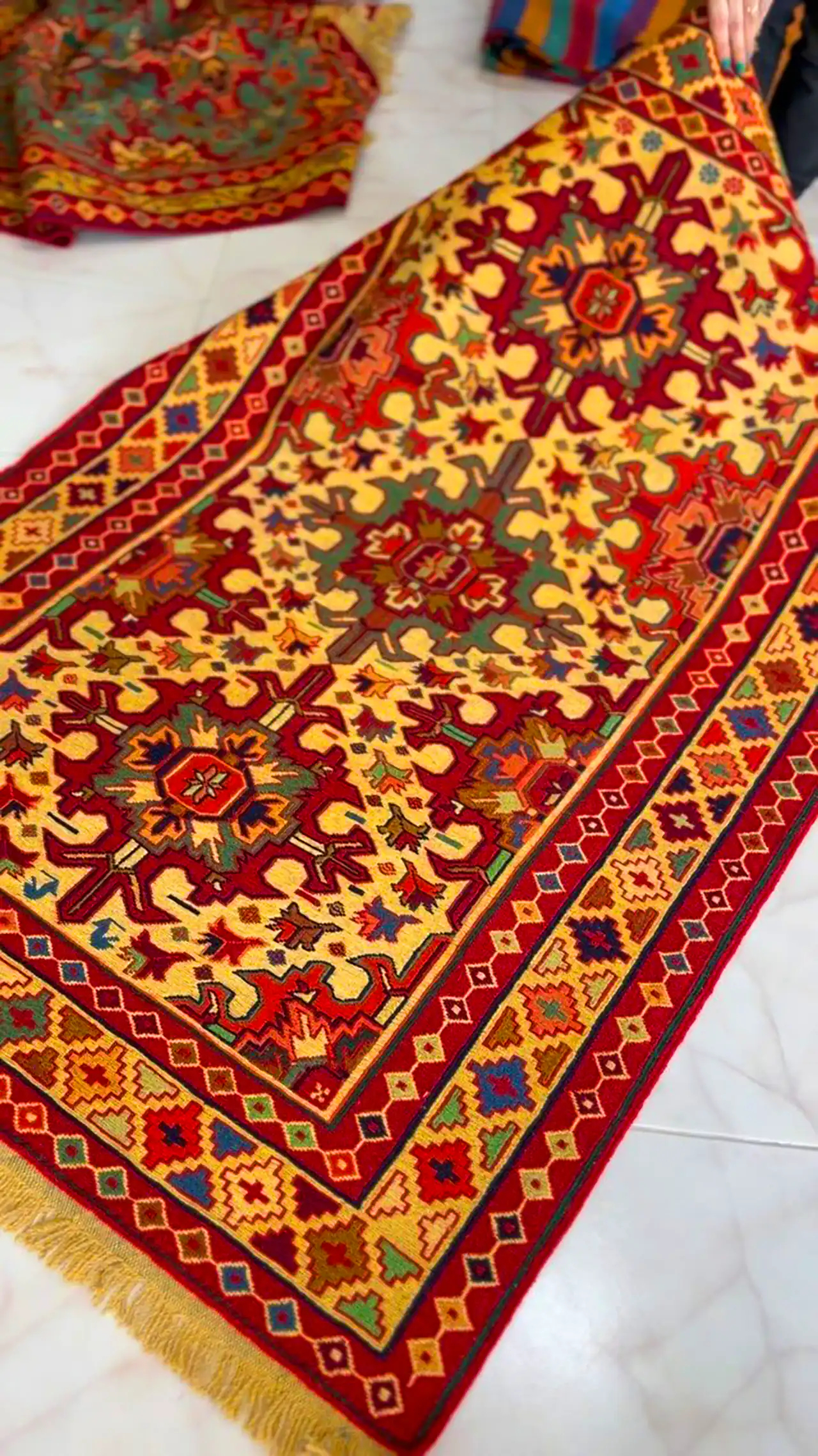 فرش ماشینی خوش رنگ