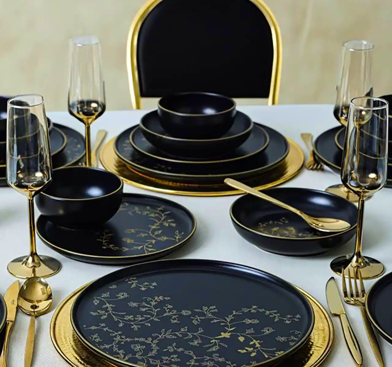 ظروف مشکی برای جهیزیه 