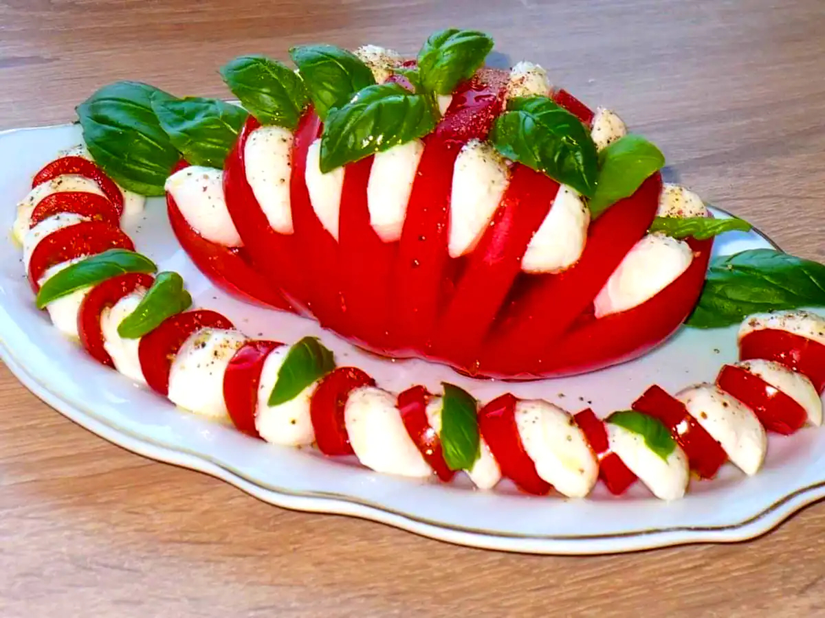 سرو گوجه خیار صبحانه