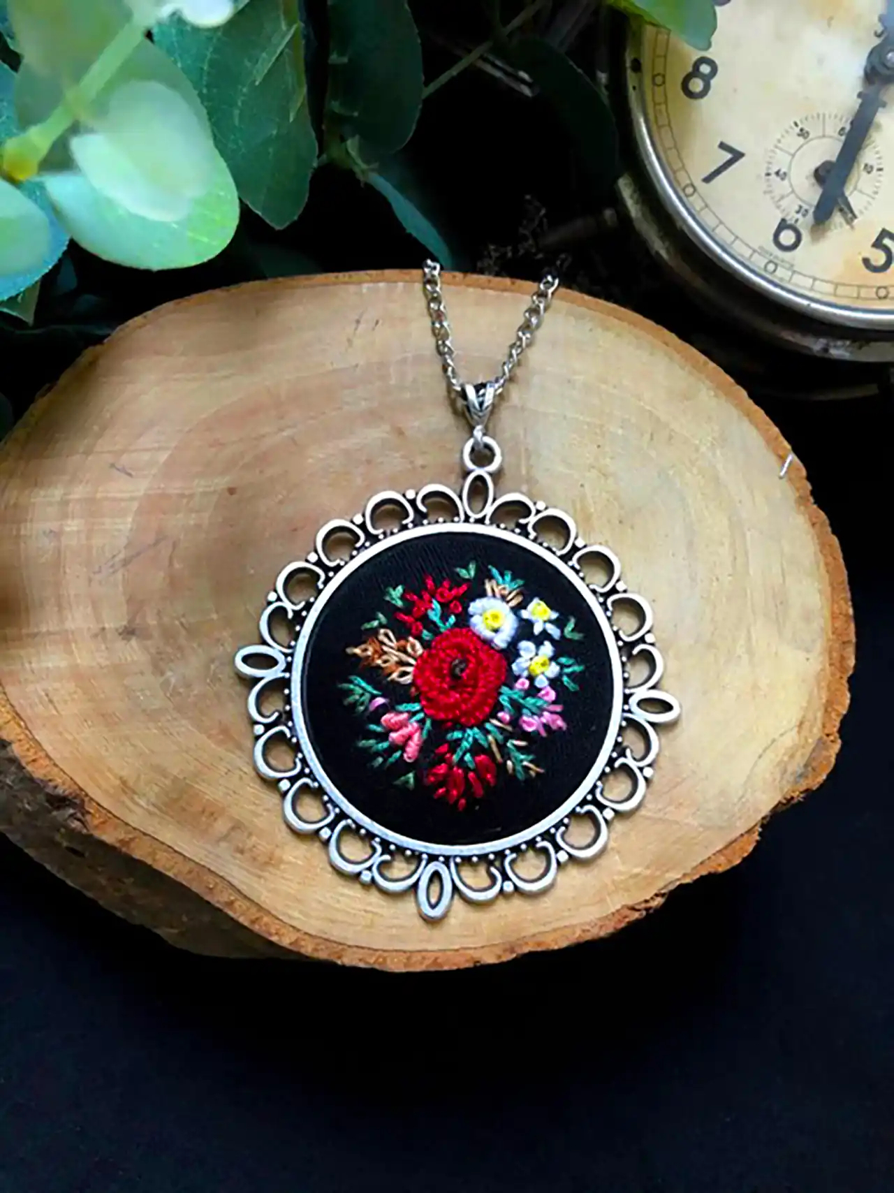 گردنبند گلدوزی شده شیک