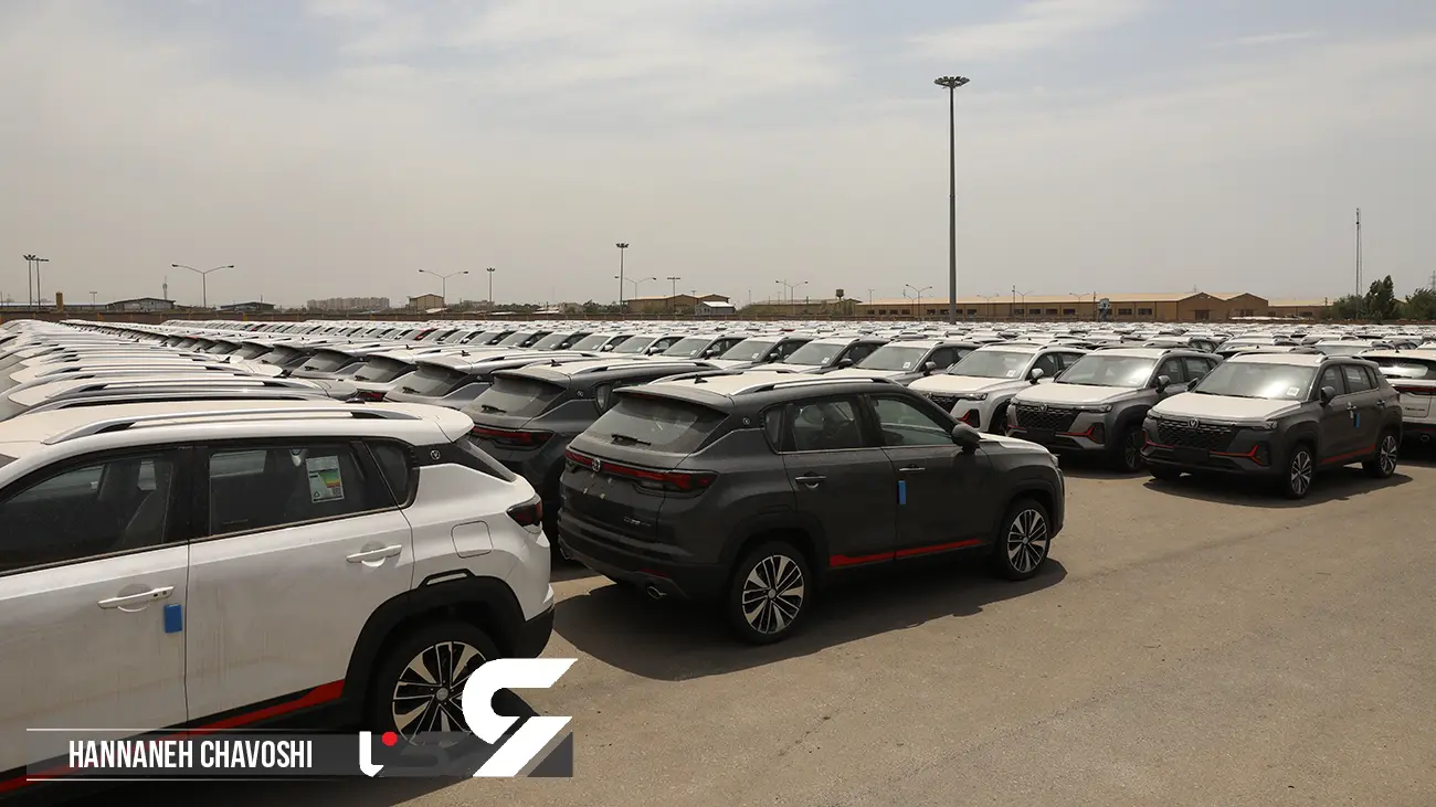 بازدید رئیس سازمان ملی استاندارد ایران از خودروهای وارداتی در گمرک غرب تهران