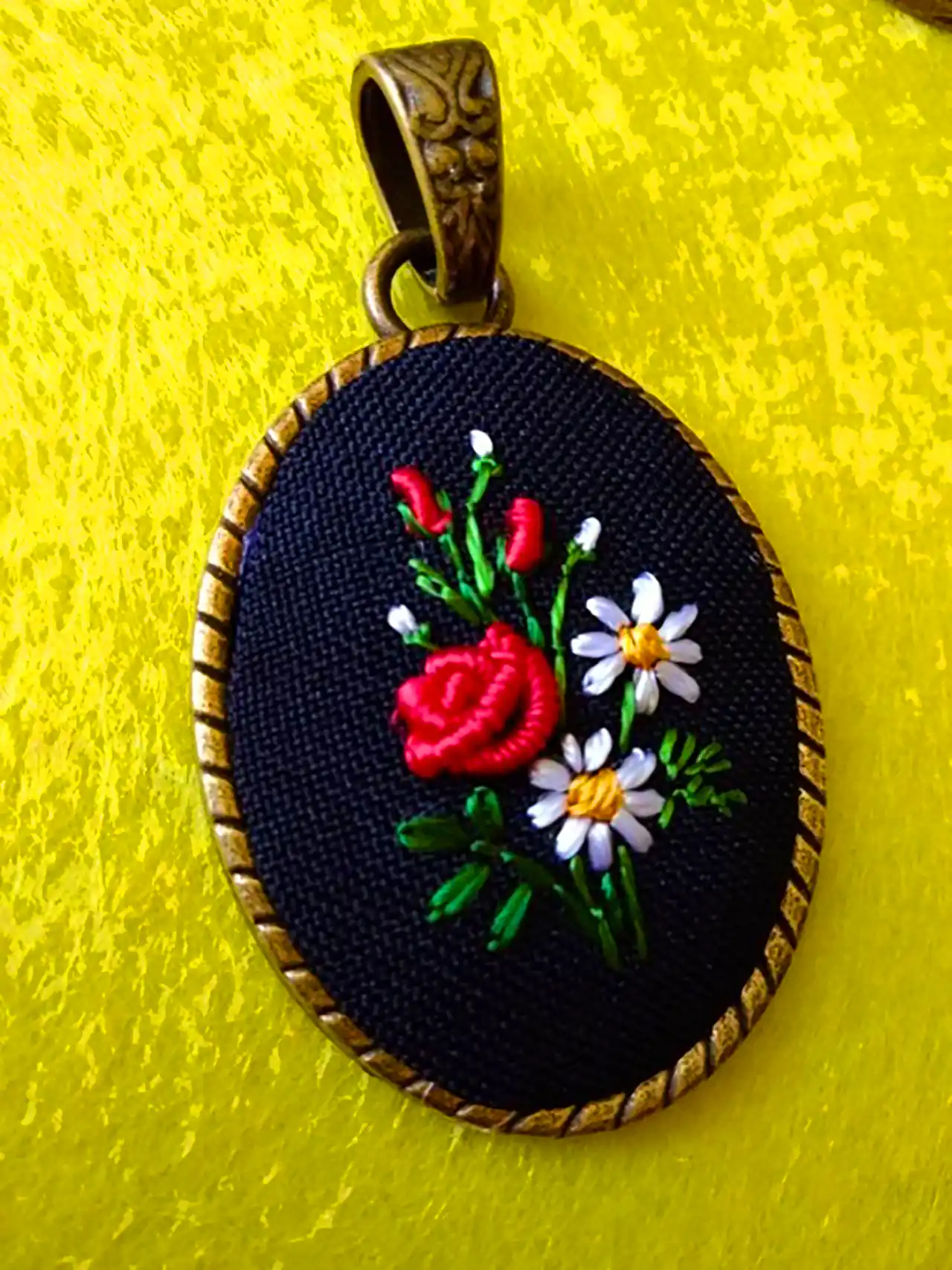 گردنبند گلدوزی شده شیک