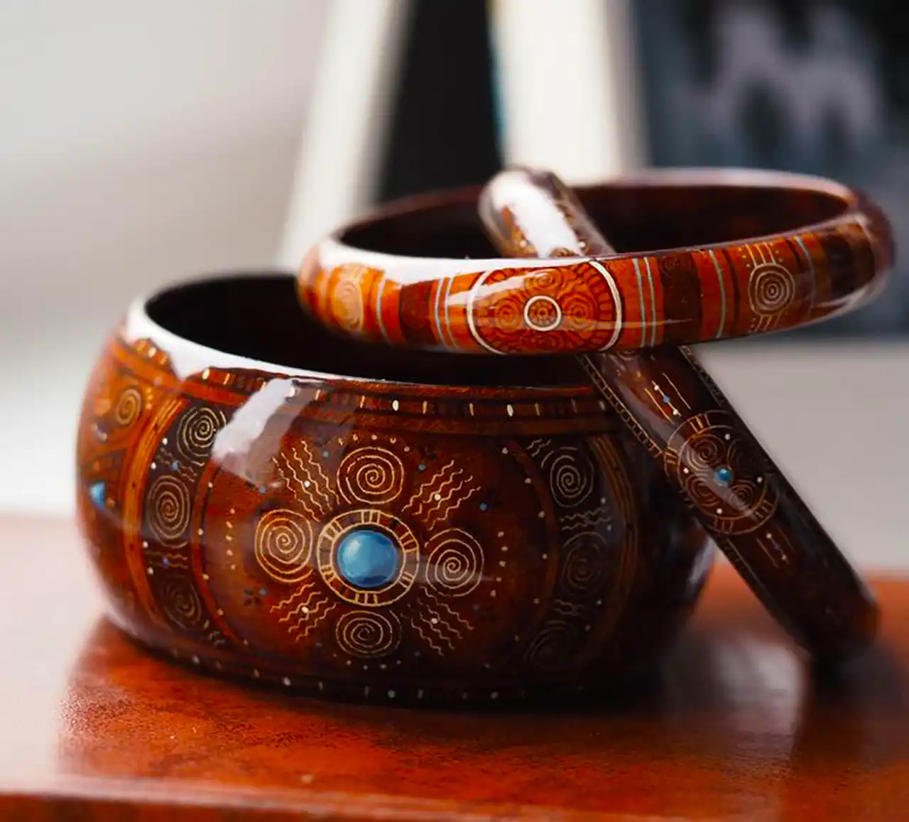 دستبند چوبی طرح سنتی