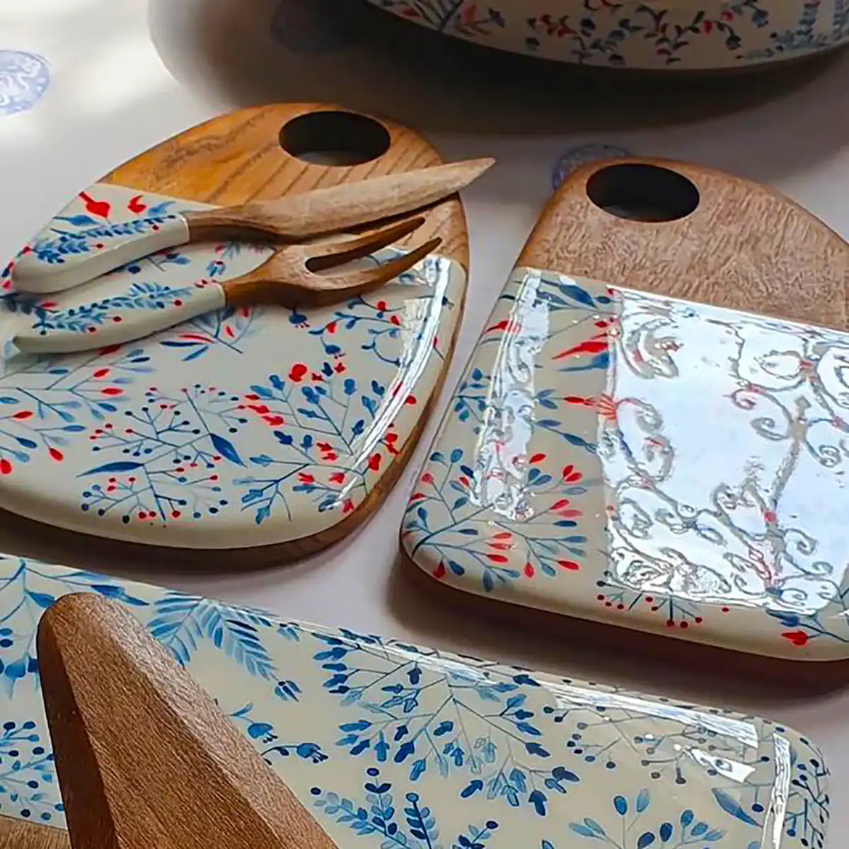 ظرف سرو چوبی منبت کاری شده 
