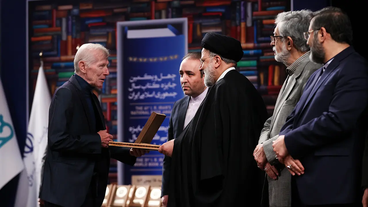 آیت الله سید ابراهیم رئیسی ، امروز ( چهارشنبه ۱۸ اسفند ) در مراسم پایانی چهلویکمین جایزه کتاب سال