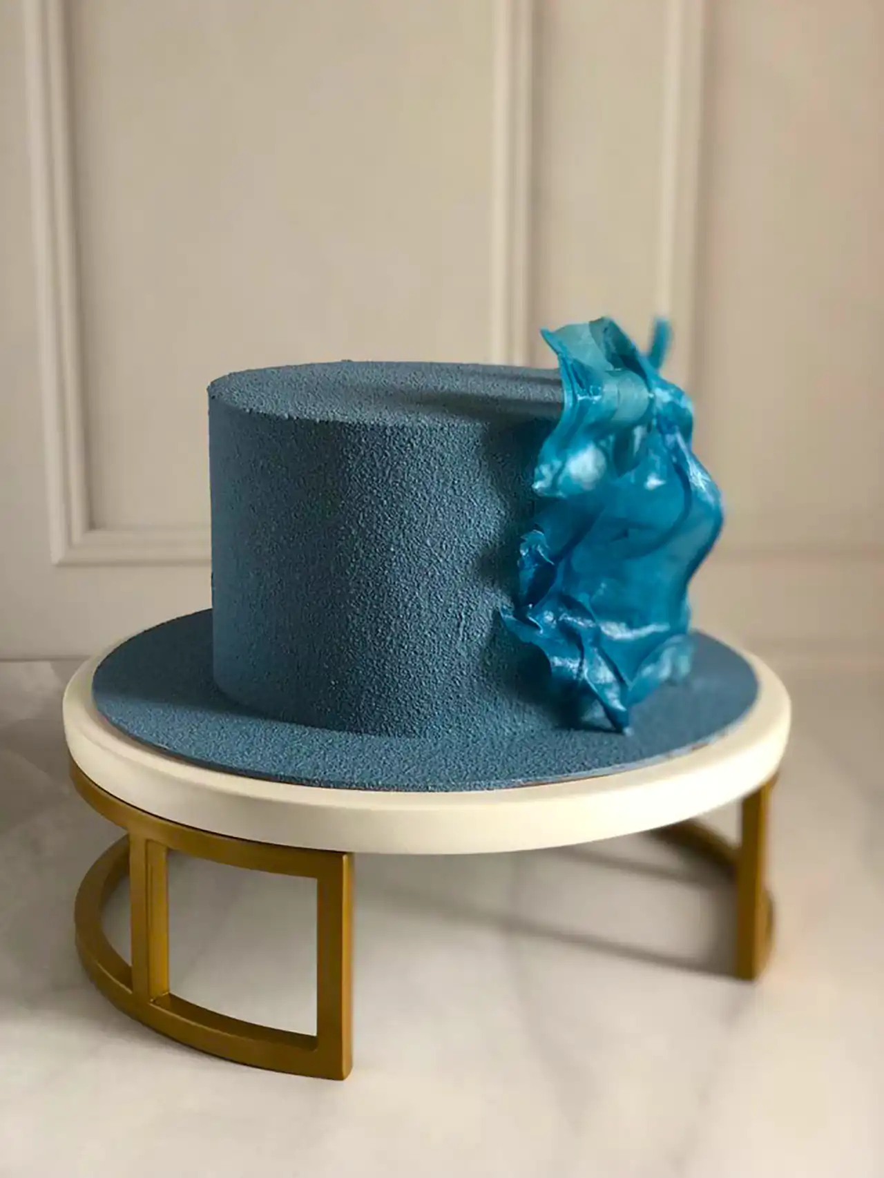 کیک تولد مدرن آبی