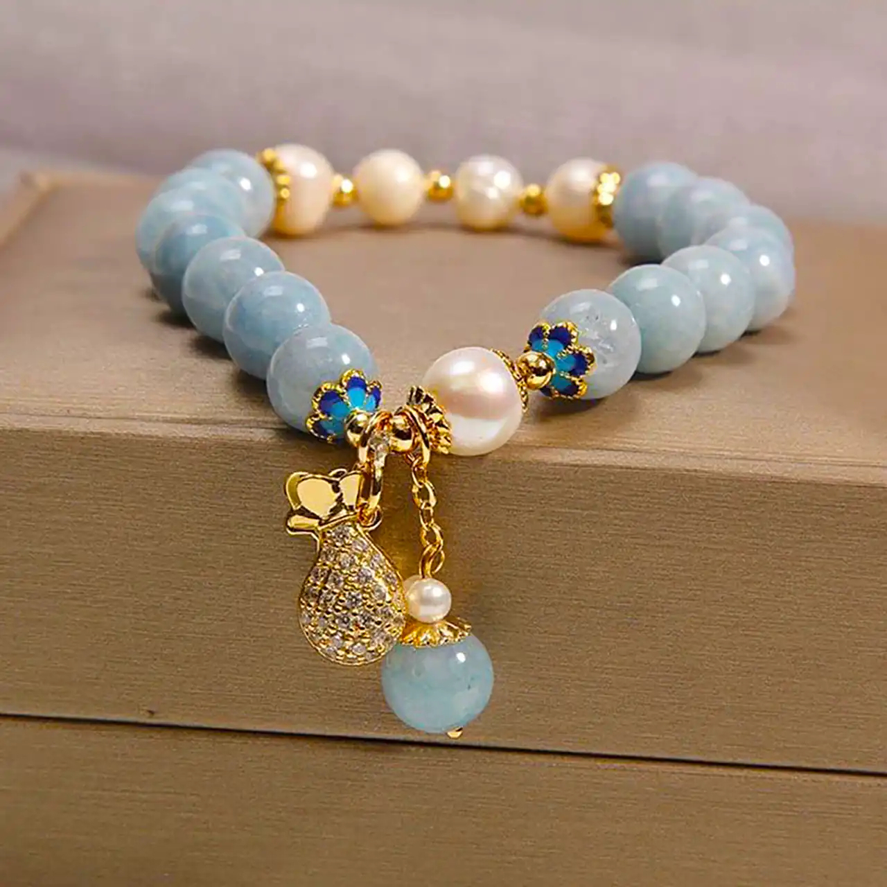 دستبند با مهره رنگی