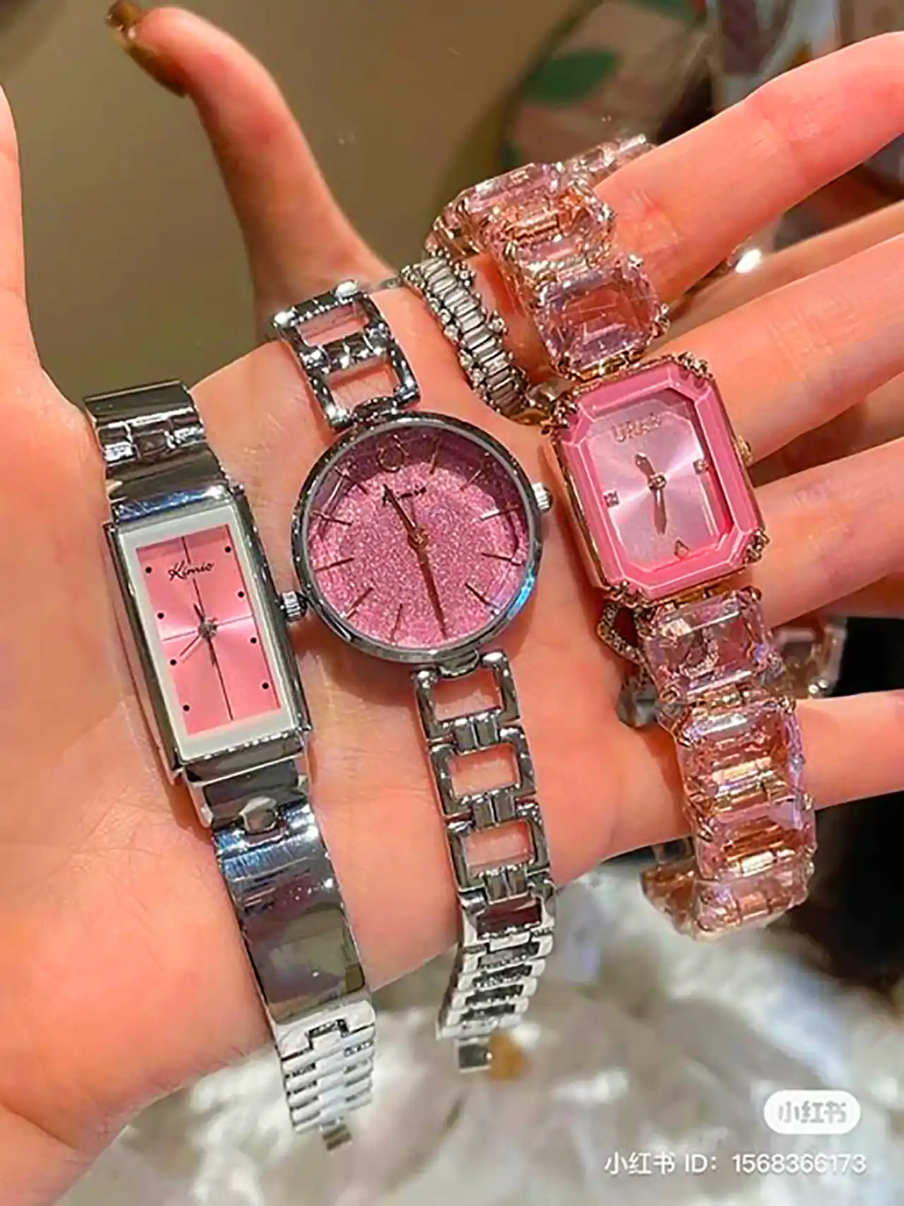 ساعت مچی صورتی دخترانه