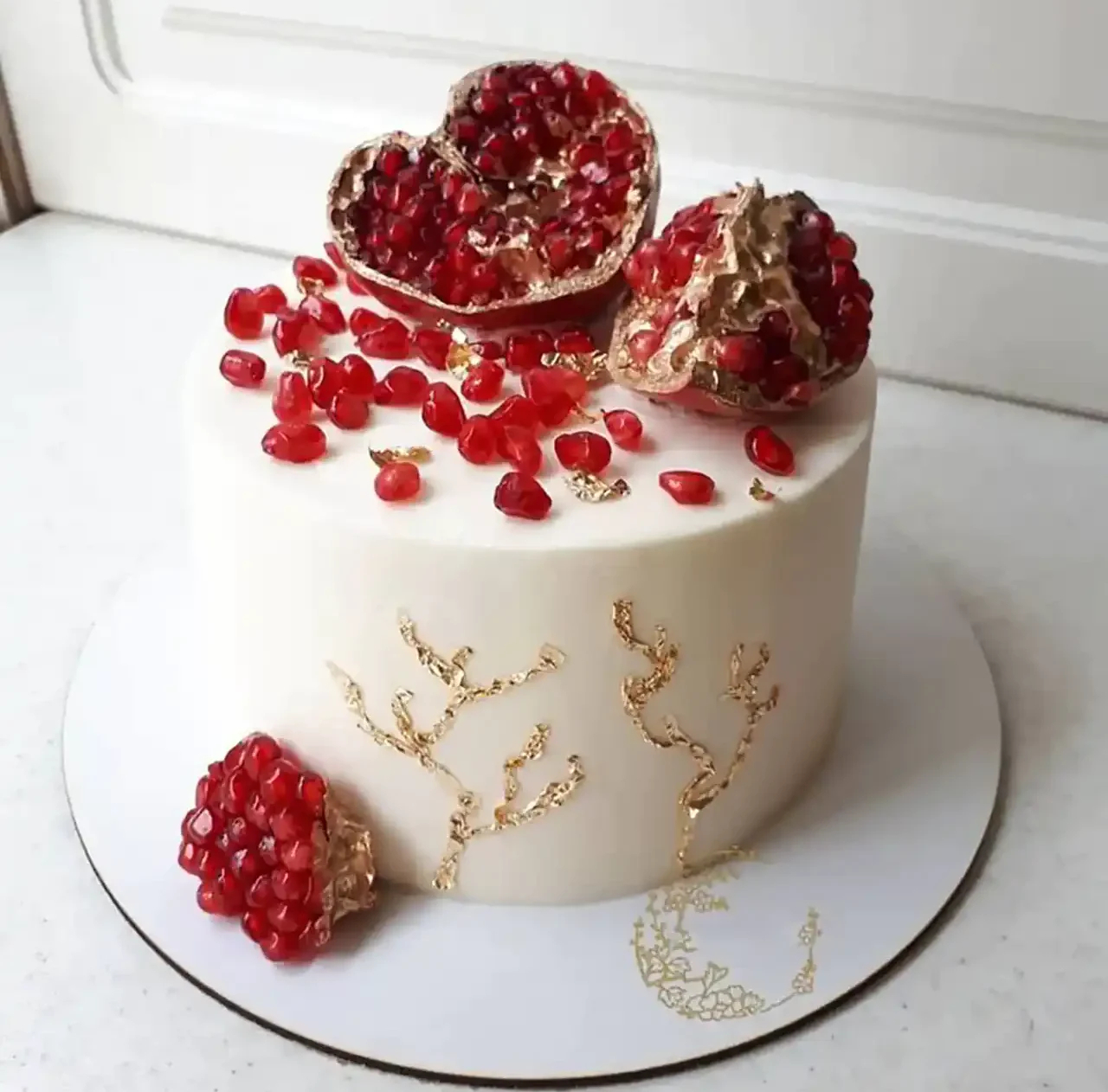 کیک یلدا با تم‌های خاص و زیبا