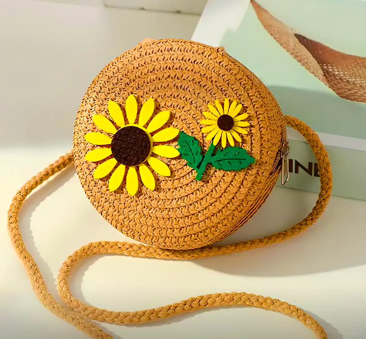 کیف حصیری با گلدوزی شیک