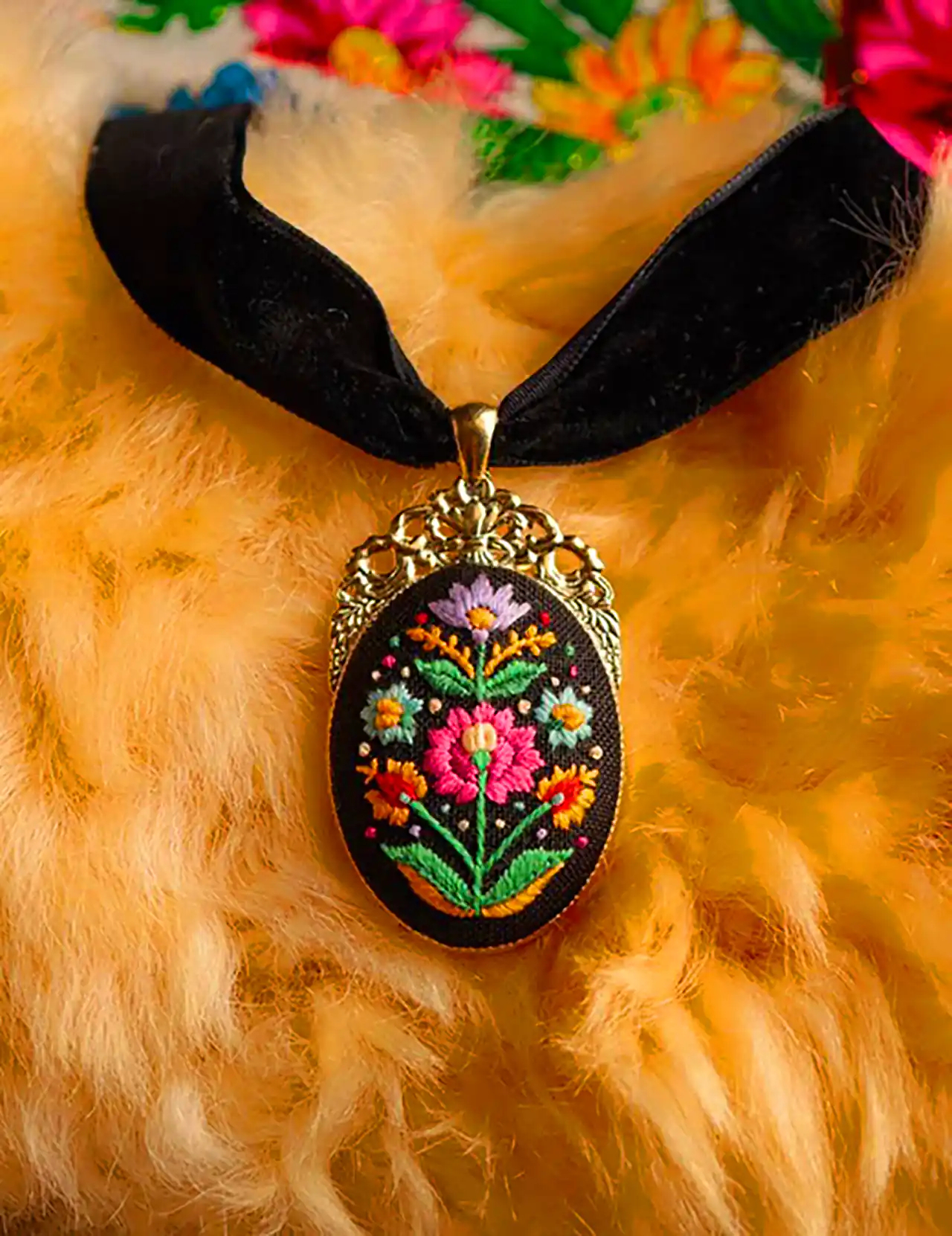 گردنبند گلدوزی شده شیک