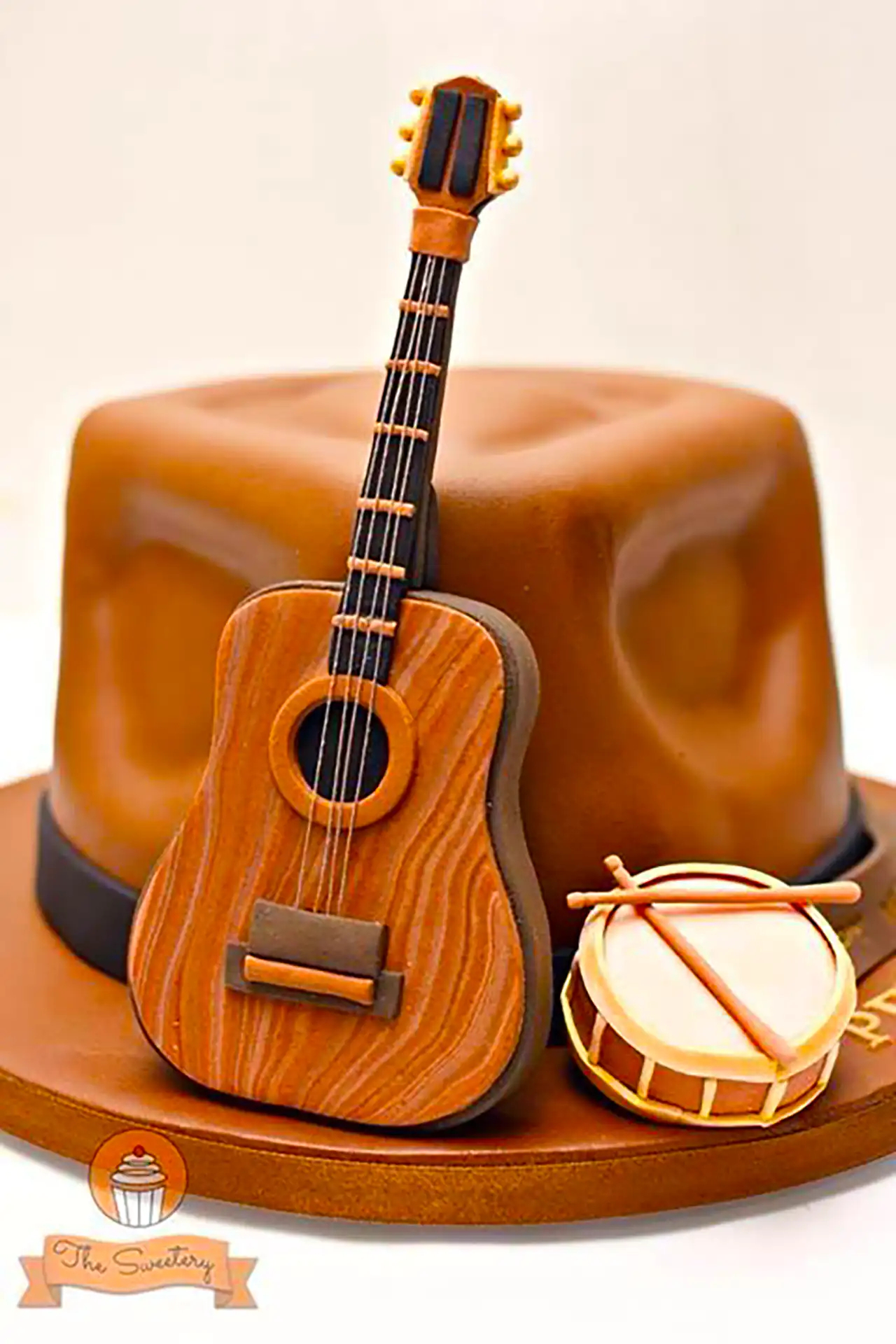 کیک تولد گیتاری