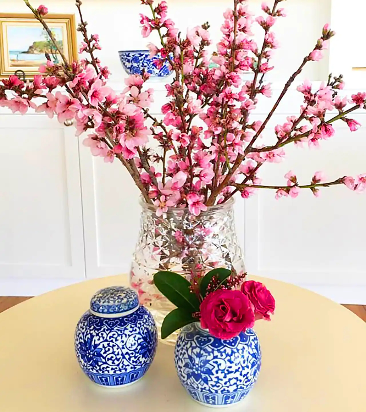 گلدان دکوری با گلهای طبیعی 