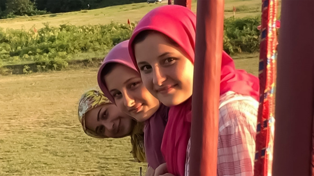 سارا و نیکا فرقانی