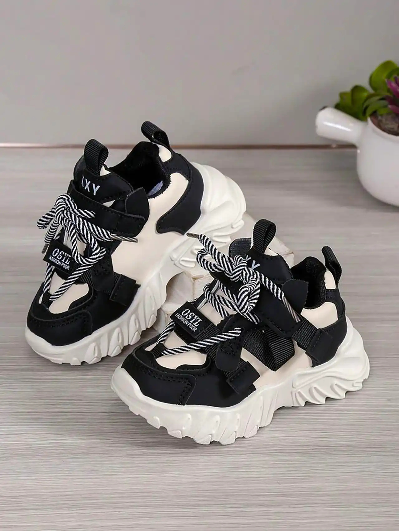 کتونی اسپرت بچگانه