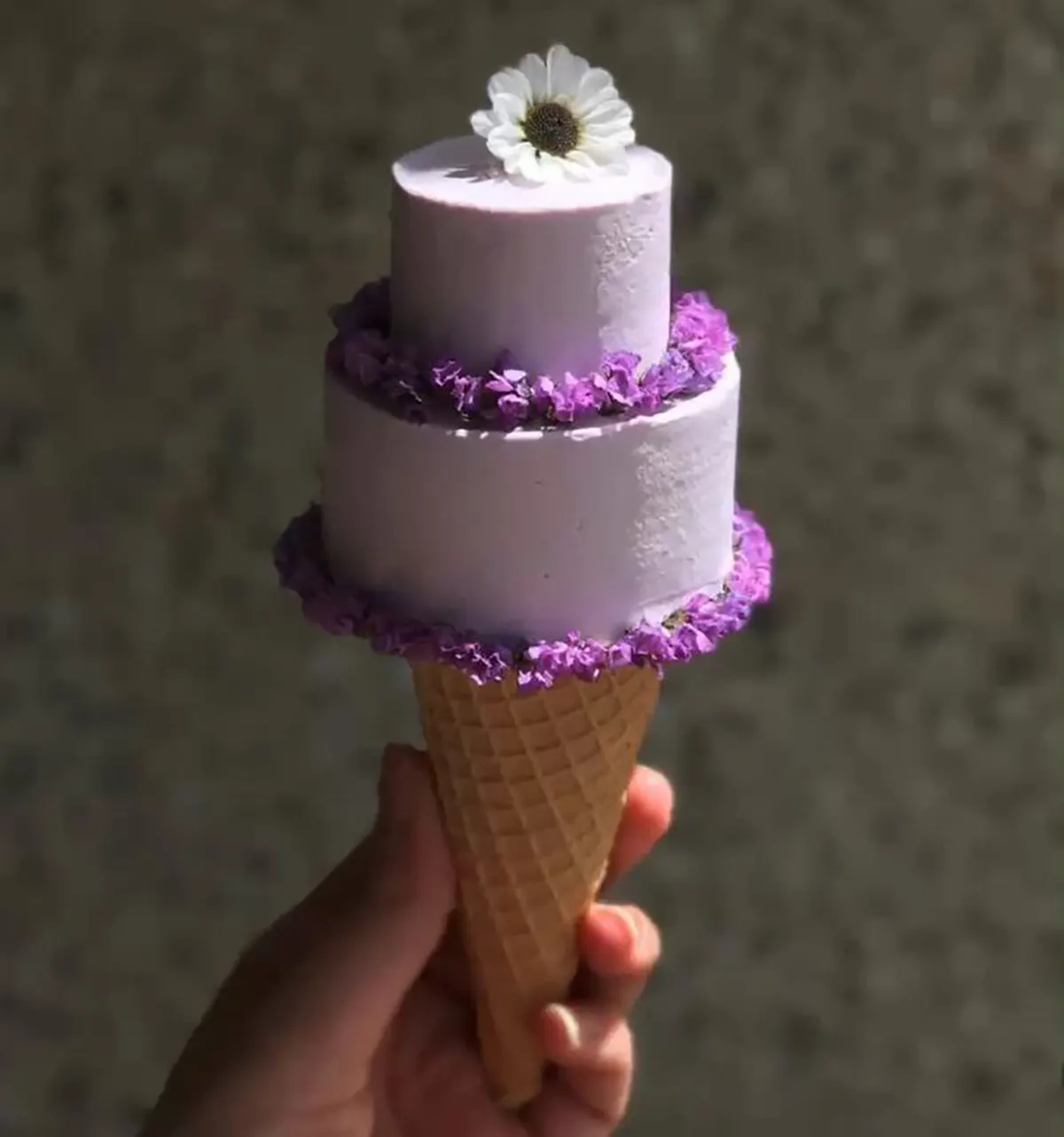 کیک بستنی قیفی تولد