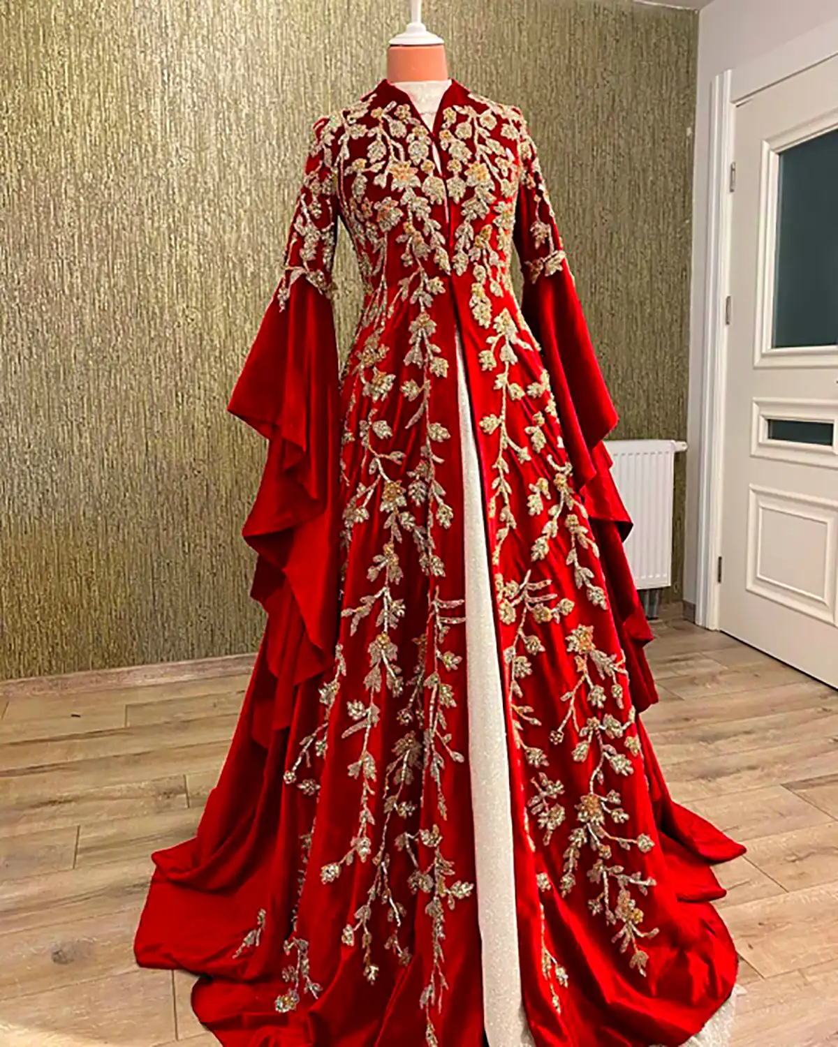 لباس شب باشکوه قرمز