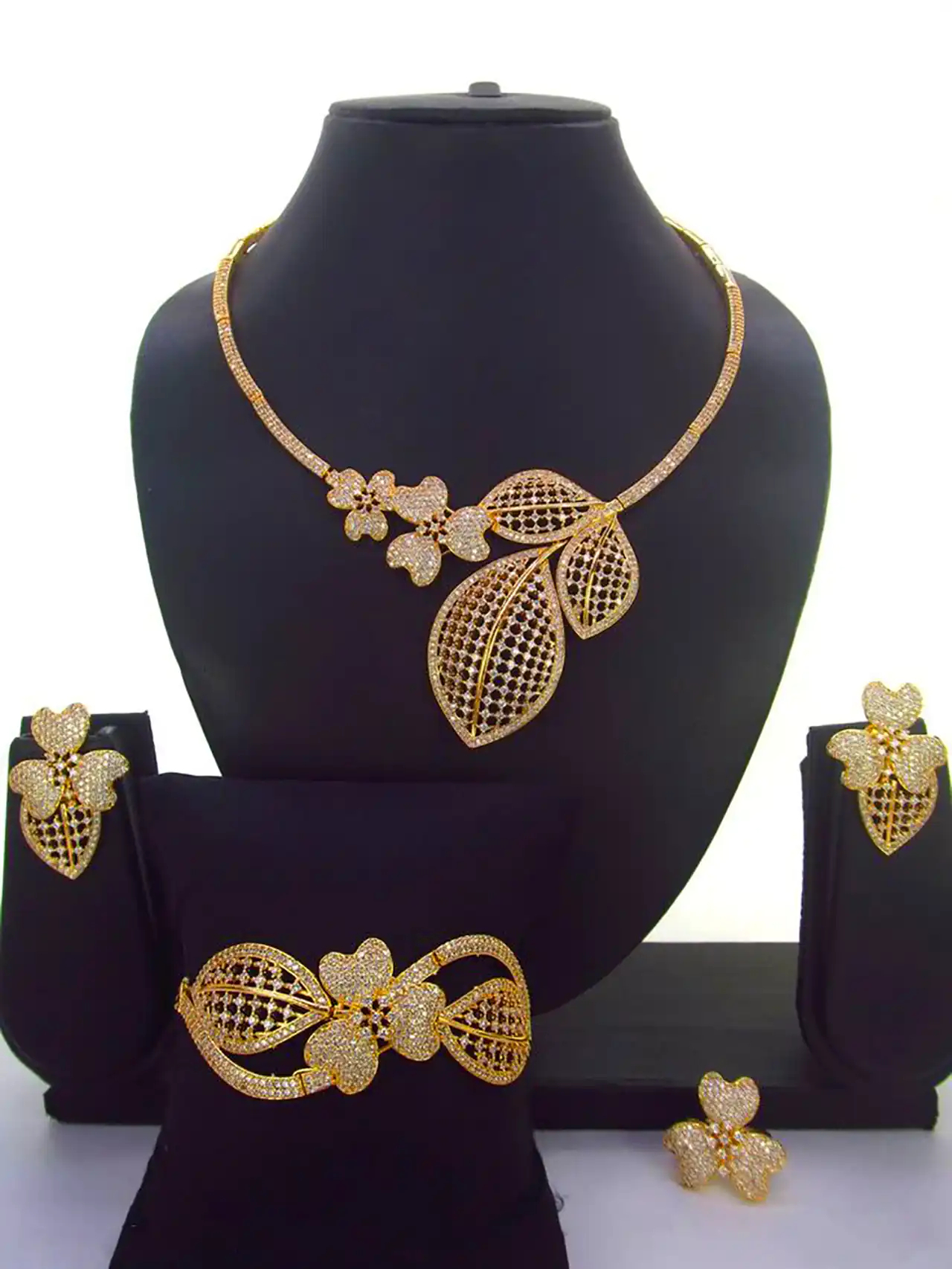 سرویس طلا زیبا و لوکس