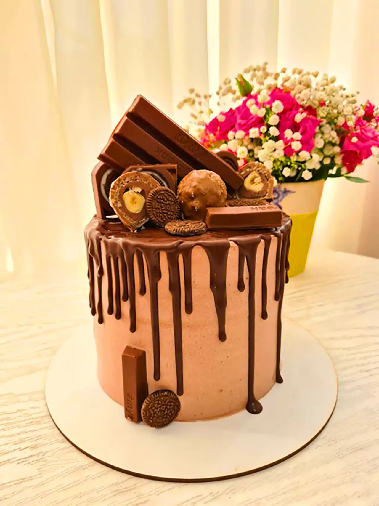 کیک شکلاتی با دیزاین شیک