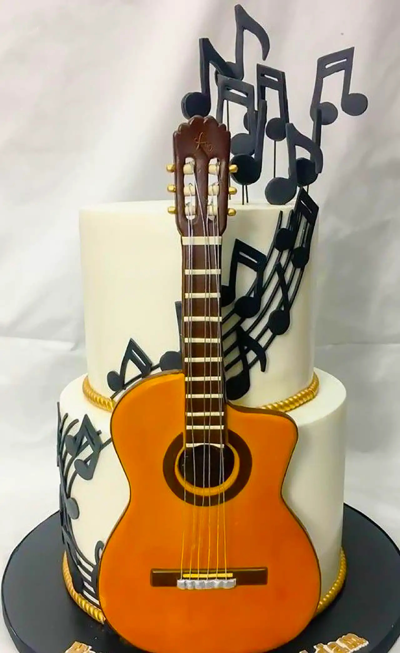 کیک تولد گیتاری