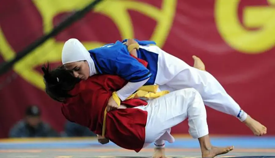 یگانه غریب گشته