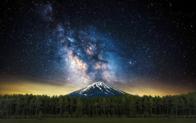 نمای باشکوه کهکشان راه شیری از فراز کوه فوجی ژاپن