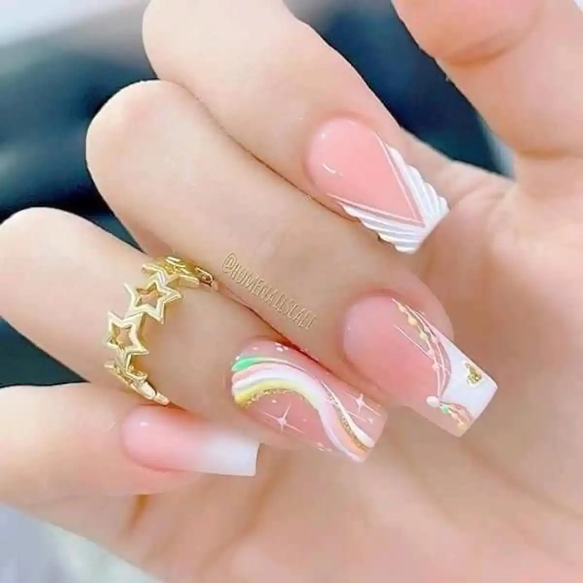 طرح ناخن انتزاعی پاستیلی