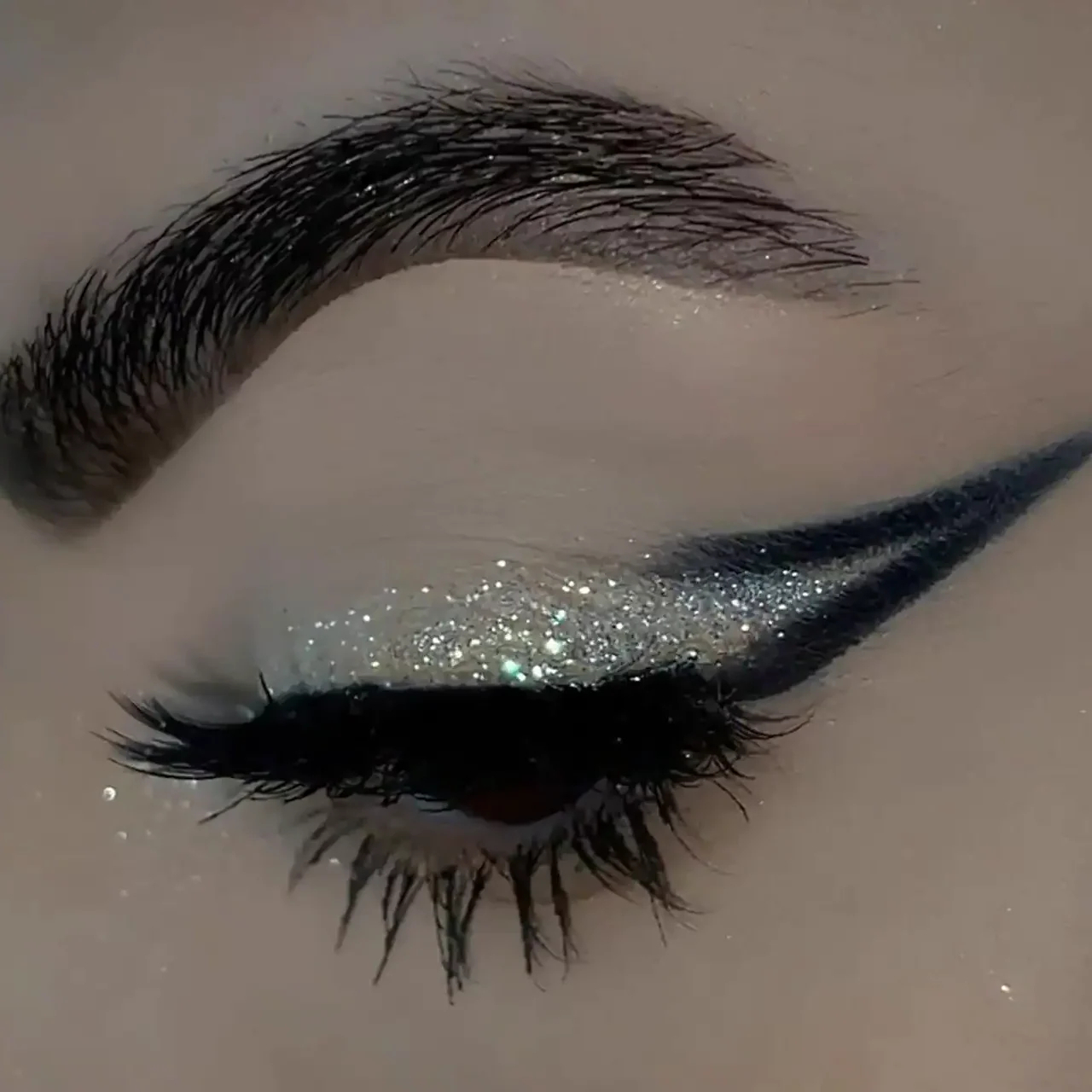 مدل خط چشم اکلیلی + زیباترین مدل های خط چشم اکلیلی ترند امسال