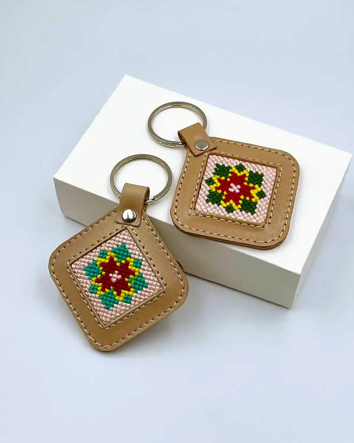 آویز دستساز کیوت