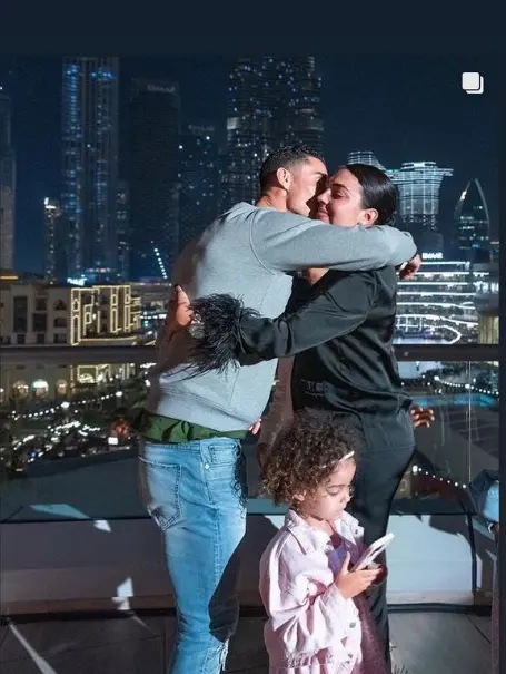 عکس جورجینا در ساحل