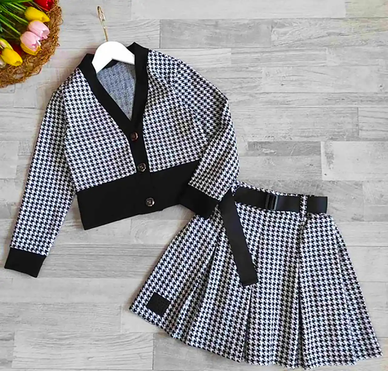 بلوز و دامن سفید مشکی زنانه