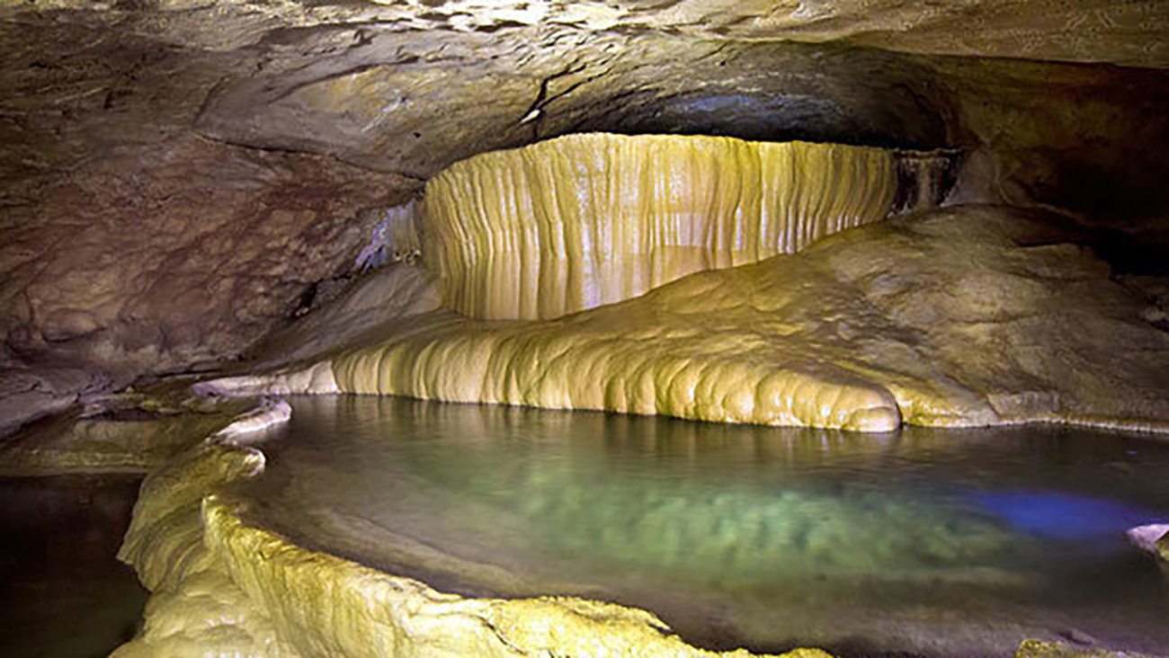 غار قلعه کرد1