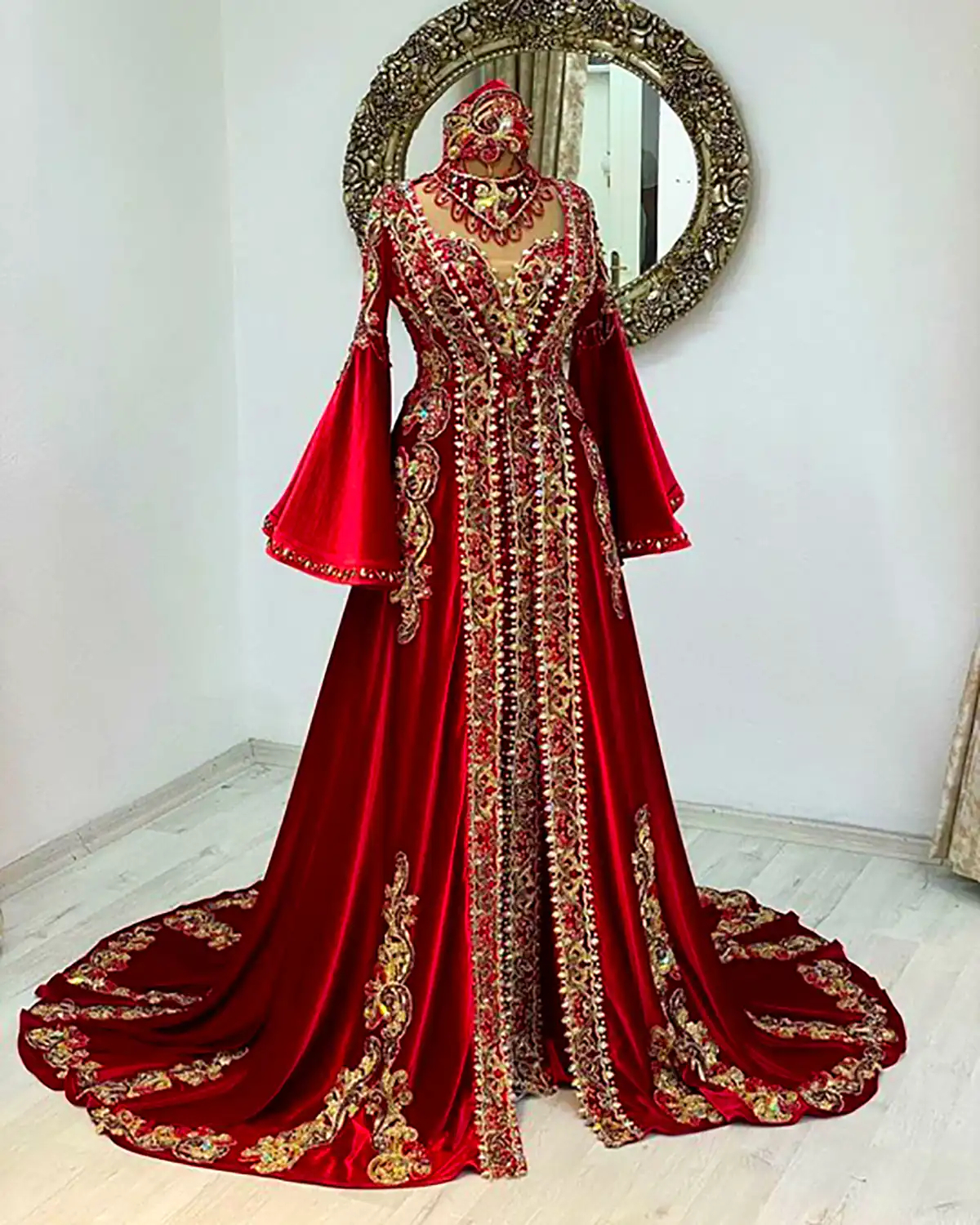 لباس شب باشکوه قرمز