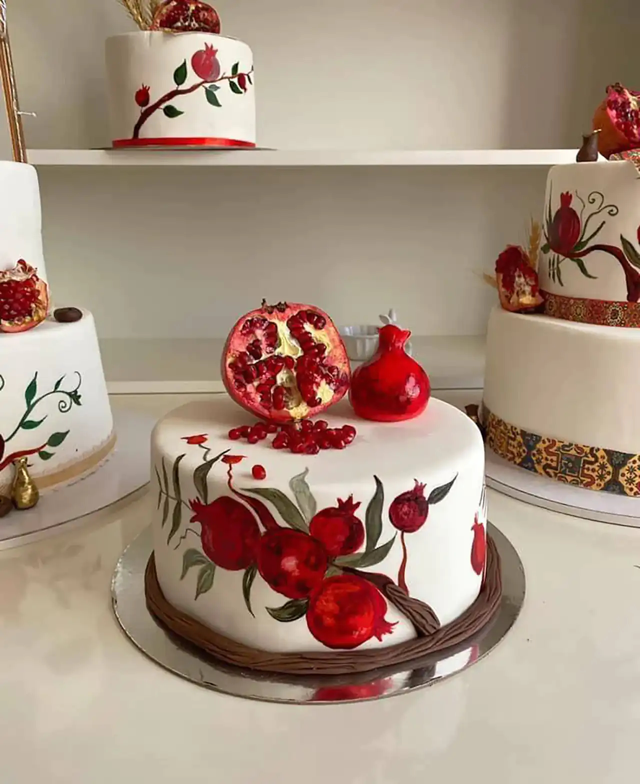 کیک شب یلدا با طراحی برجسته