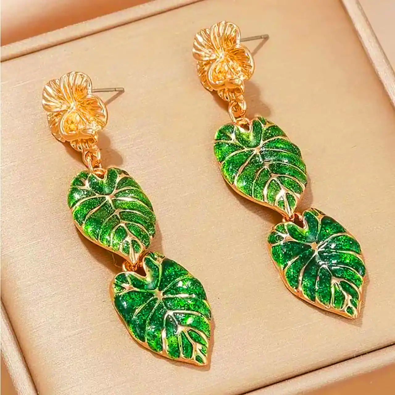 گوشواره طرح برگ سبز 