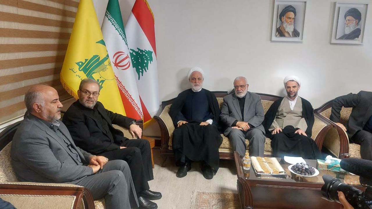 غلامحسین محسنی اژه‌ای در دفتر مرکزی حزب‌الله در تهران برای عرض تسلیت در پی شهادت سید حسن نصرالله حاضر شد