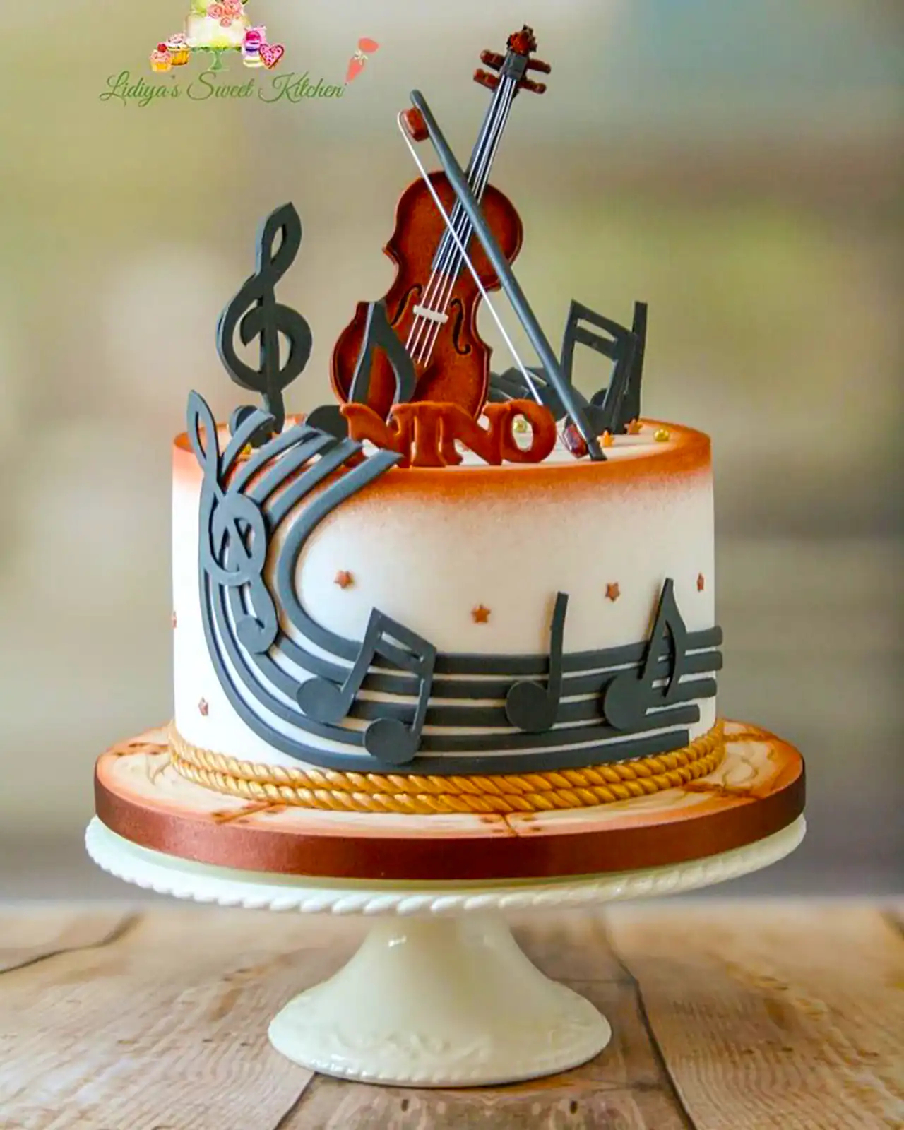 کیک تولد گیتاری