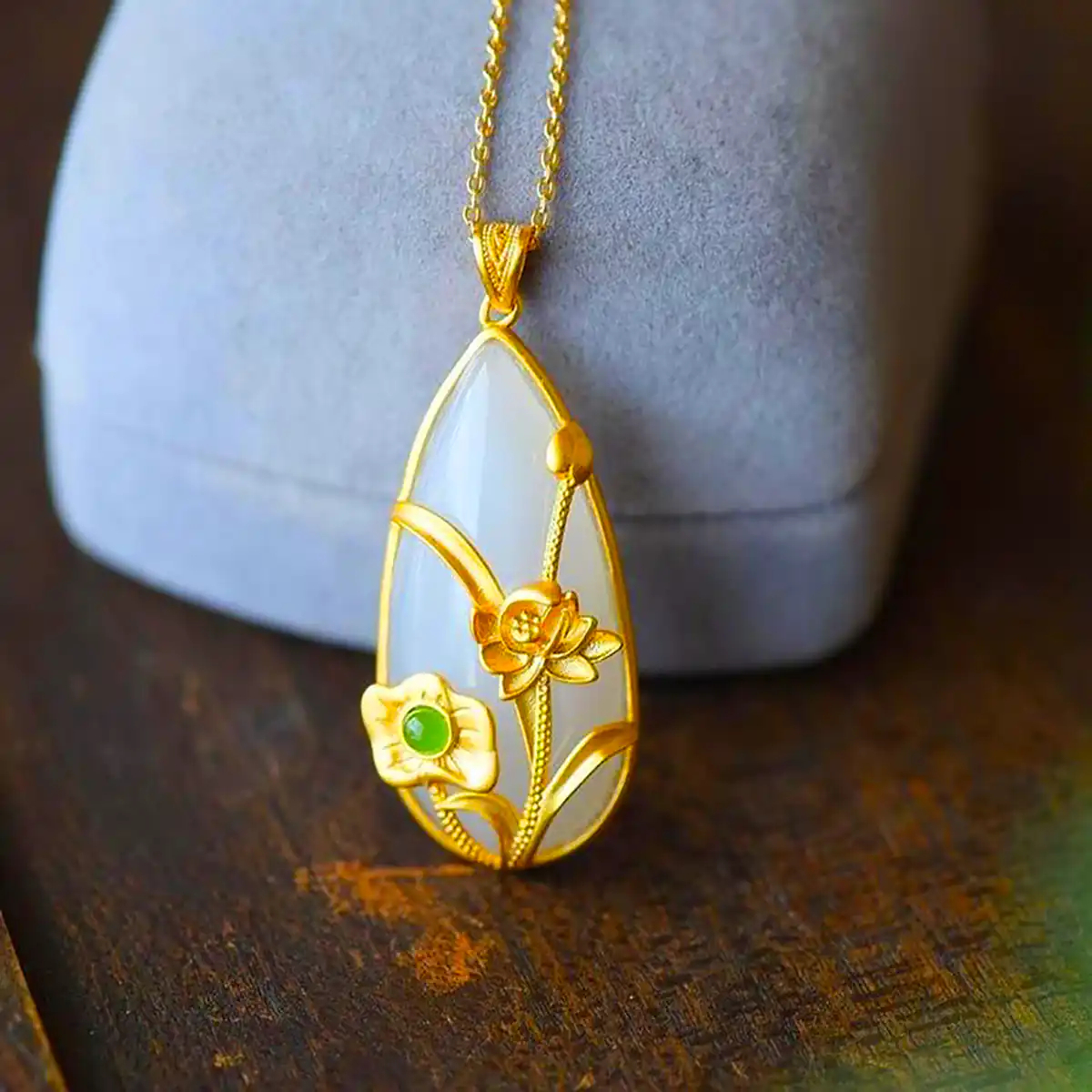 توگردنی سنگ جید سفید
