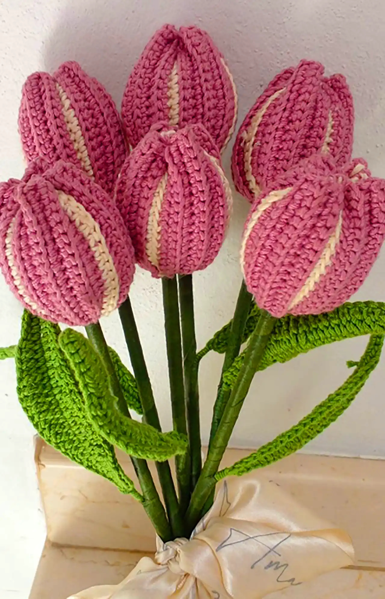 دسته گل فانتزی بافتنی