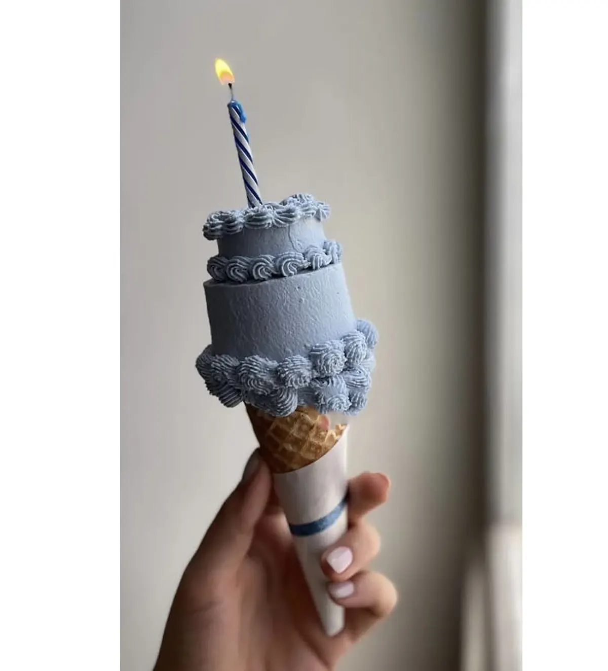 کیک تولد بستنی تزیین کیک بستنی خانگی طرز تهیه کیک بستنی در اشپزخانه کوچک من طرز تهیه کیک بستنی با کیک آماده کیک بستنی یخچالی